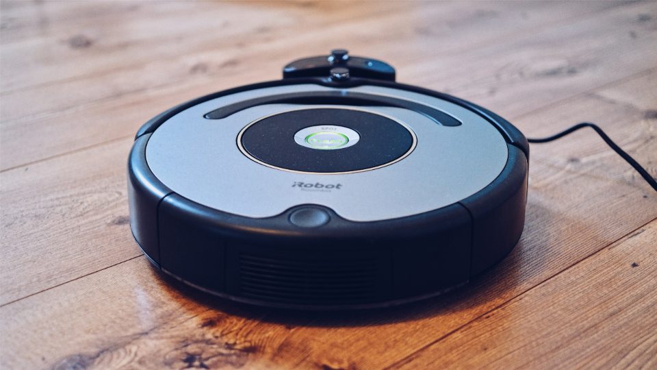 Robot hút bụi: chọn sao cho hợp nhà và không phí tiền vì tính năng thừa